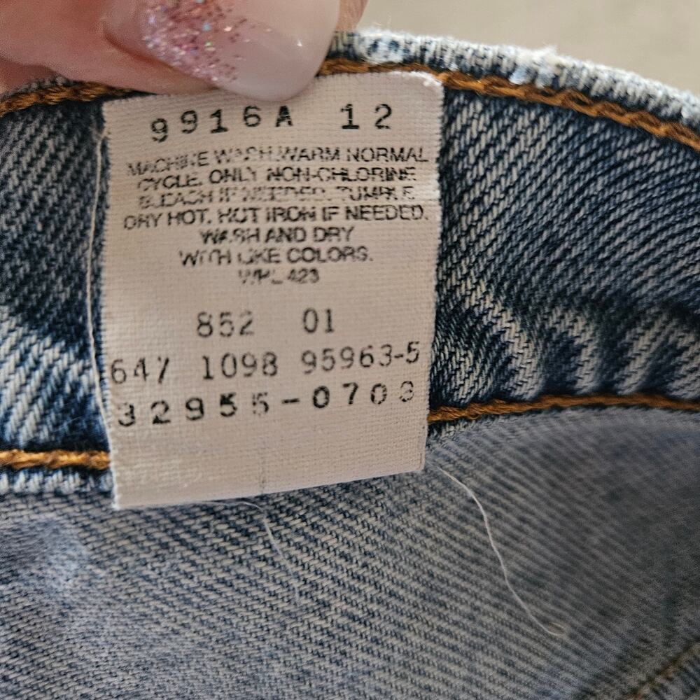 Custom Vintage 1998 Levi's Cutoff Shorts 6M - Picture 5 of 9